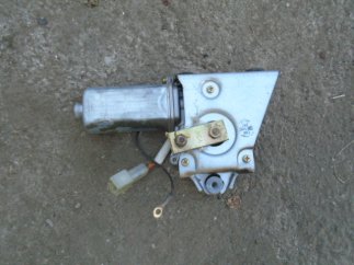 Suzuki Swift (2002) Hátsó ablaktörlő motor