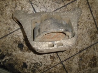 Ford Transit Connect (2004) Motortartó bak