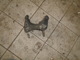 Ford Transit Connect (2004) Jobb első  féltengely tartó konzol