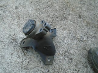 Ford Focus (2002) Motortartó bak