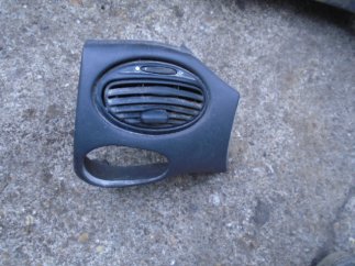 Ford Focus (2002) Jobb oldali levegő befúvó