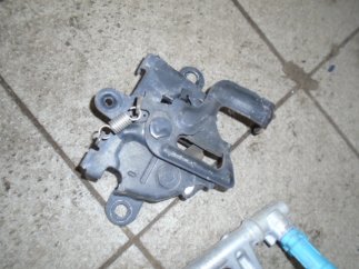 Toyota Yaris (2007) Motorháztető zár