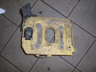 Suzuki Wagon R+ (2003) Akkumulátor tartó