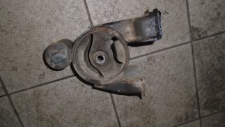 Kia Ceed I (2008) Motortartó bak
