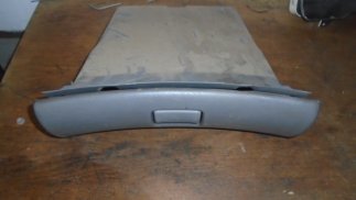 Opel Astra F (1993) Kesztyűtartó